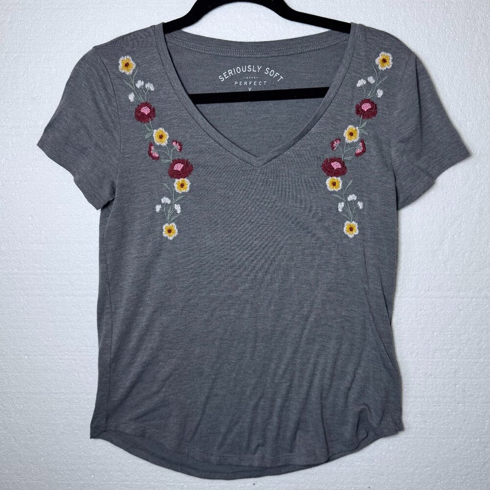 Aero Aeropostale Womens Size Small Seriously Soft Embroidered Floral T-shirt Tee